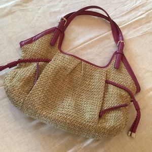 Woven straw handbag, great size, 6 pockets